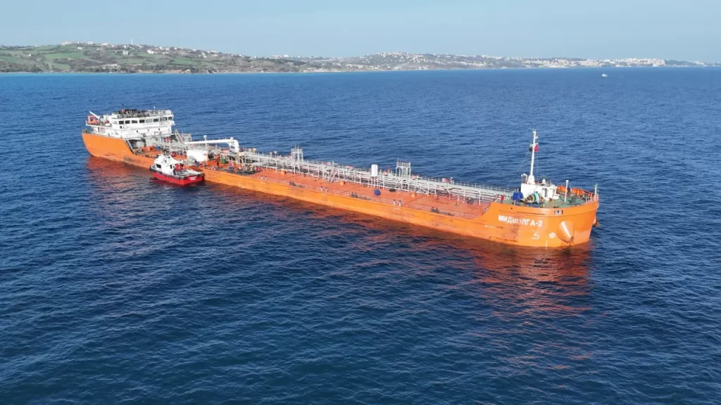 Mıdvolga-2 tankeri saldırı sonrası güvenlik altında