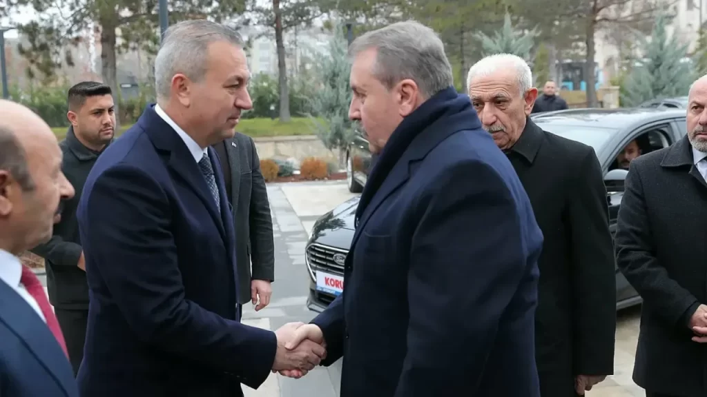 Mustafa Destici, Sivas’ta Başkan Uzun’a taziye ziyaretinde bulundu