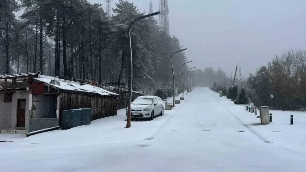 Ordu’da yüksek kesimlerde kar, sahilde sağanak etkili oluyor