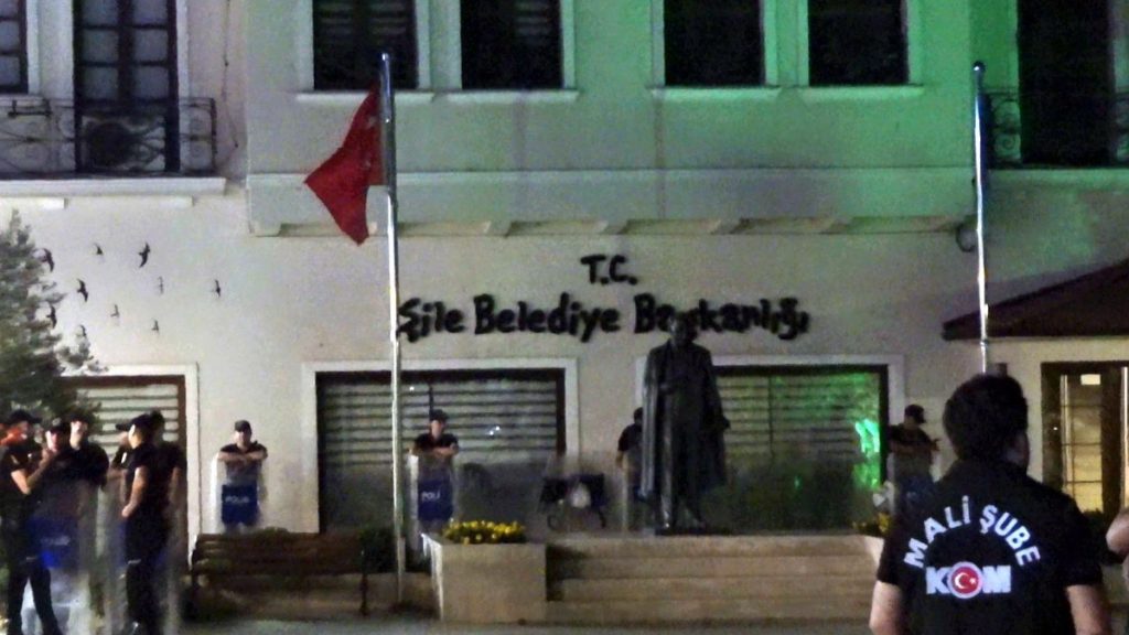 Şile Belediyesi’ne İkinci Dalga Operasyonu ile 23 Kişi Gözaltına Alındı