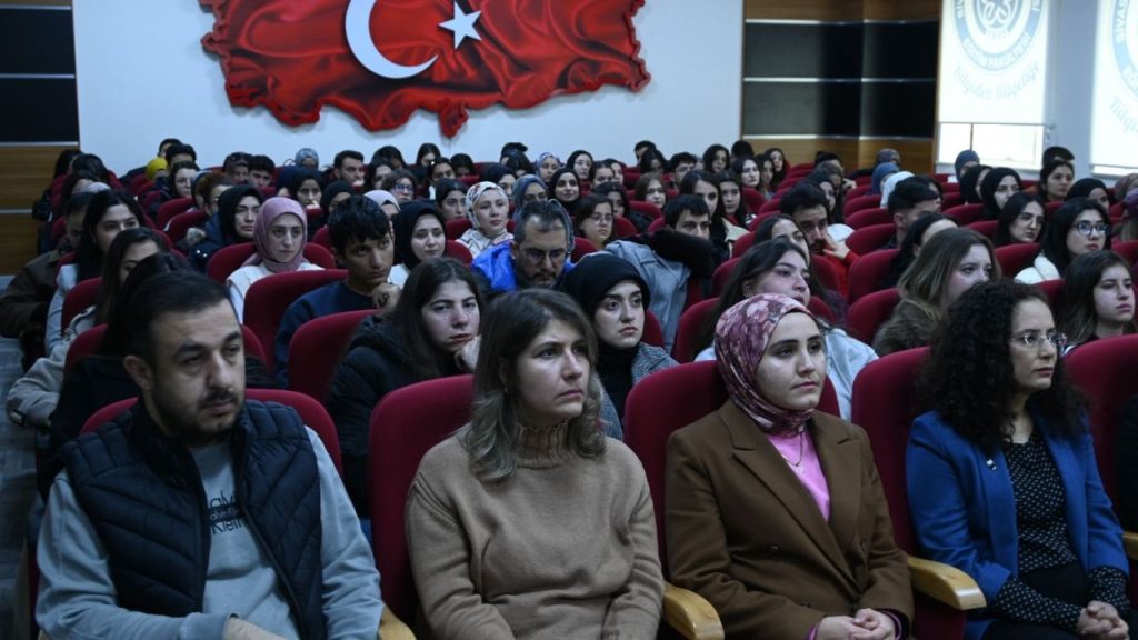 Sivas Cumhuriyet Üniversitesi’nden Öğretmenlere Dijital ve Mesleki Gelişim Fırsatları