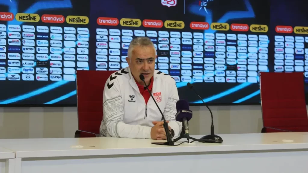 Sivasspor Teknik Direktörü Altıparmak, galibiyet sonrası açıklamalarda bulundu