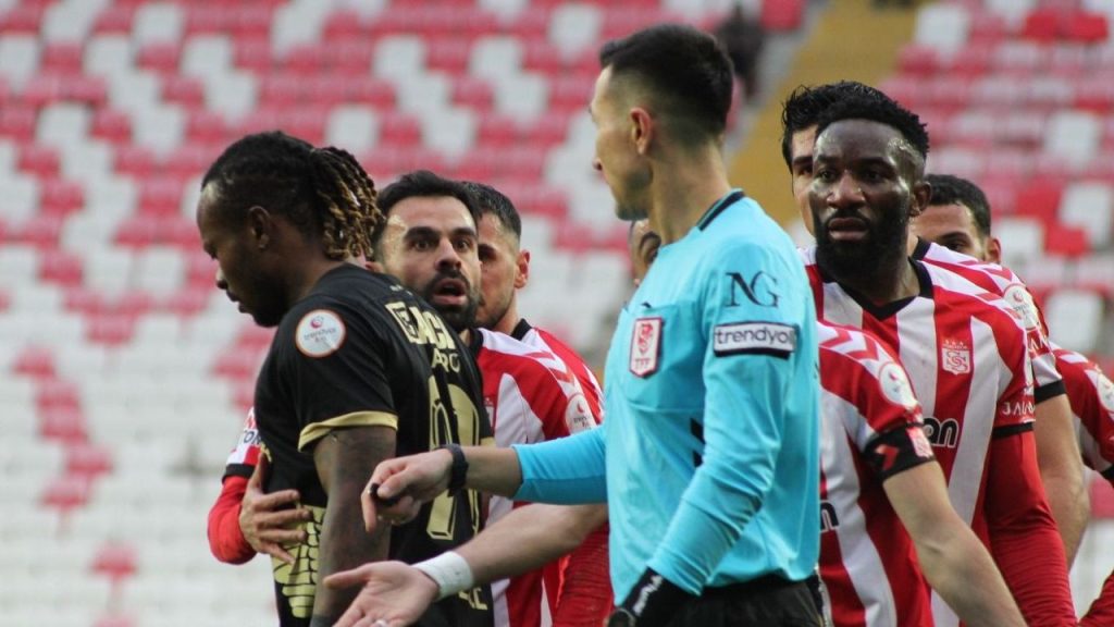 Sivasspor ve Çorum FK arasında gollü mücadele