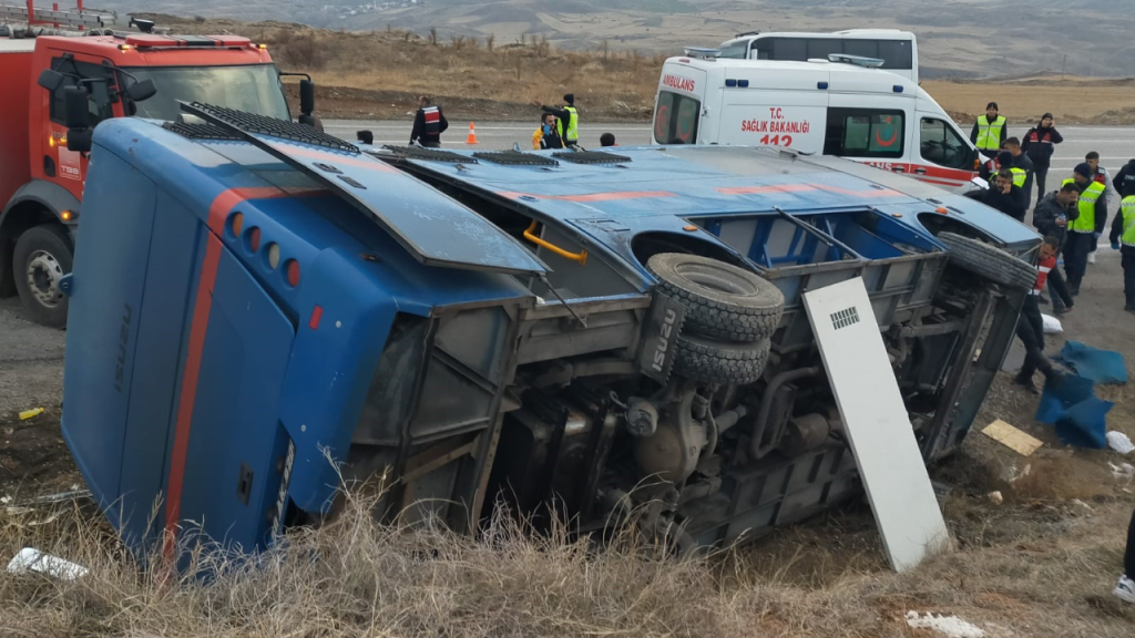 Sivas’ta Cezaevi Nakil Aracının Kaza Sonucu 9 Personel Yaralandı