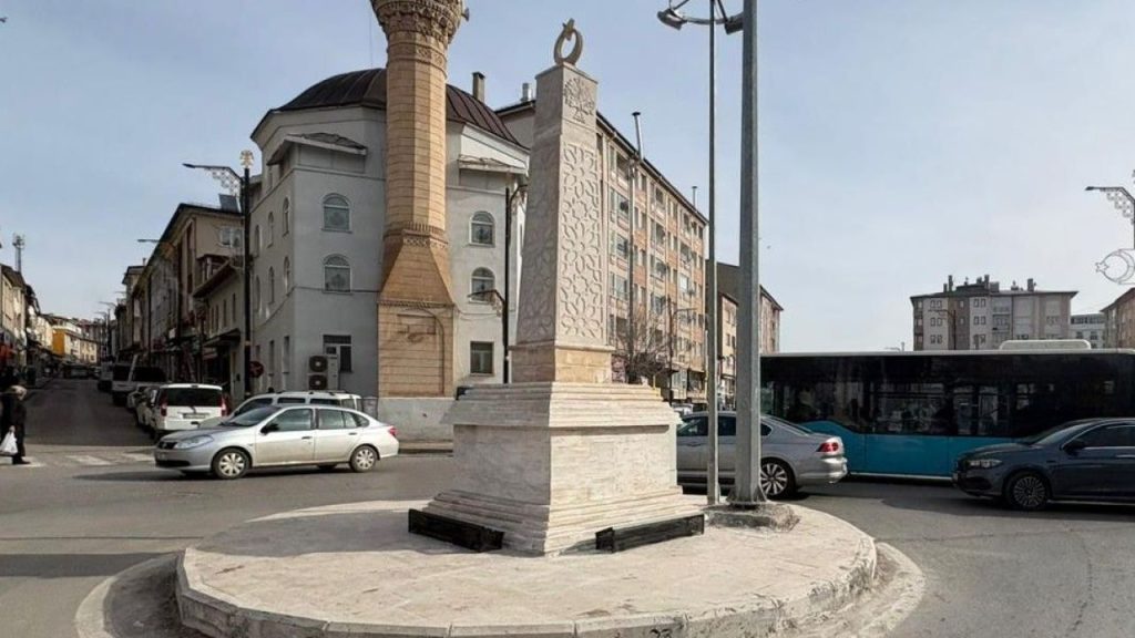 Sivas’ta Dikilitaş Yenilendi: Tarihi Anlamıyla Tekrar Yerinde