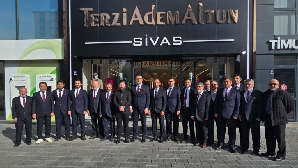 Sivas’ta İş Adamı Adem Altun, Şehit Aileleri İçin Bedava Kıyafet Dağıttı