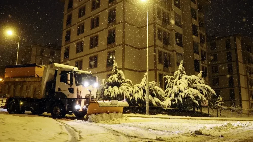 Sivas’ta kar nedeniyle eğitime 1 gün ara verildi