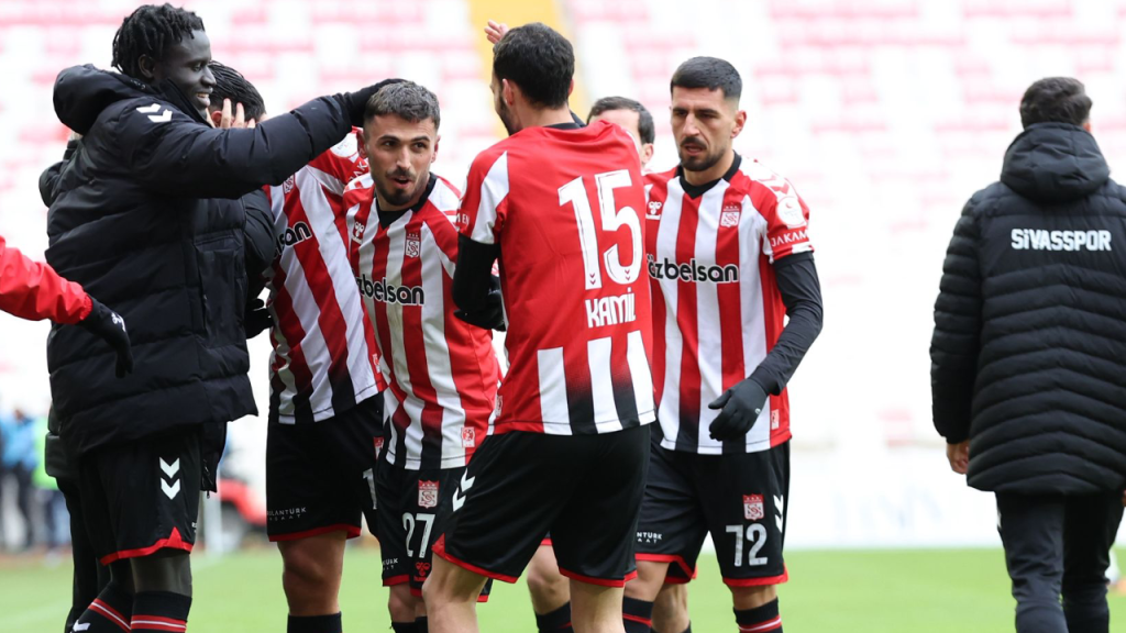 Sivas’ta Kar Yağışı Etkili Oldu, Sivasspor 2-0 Kazandı
