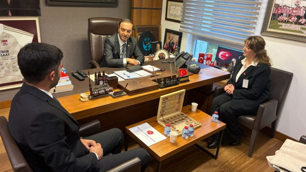 Sivas’ta Özyürek ile yerel basın ve milli hafıza sohbeti