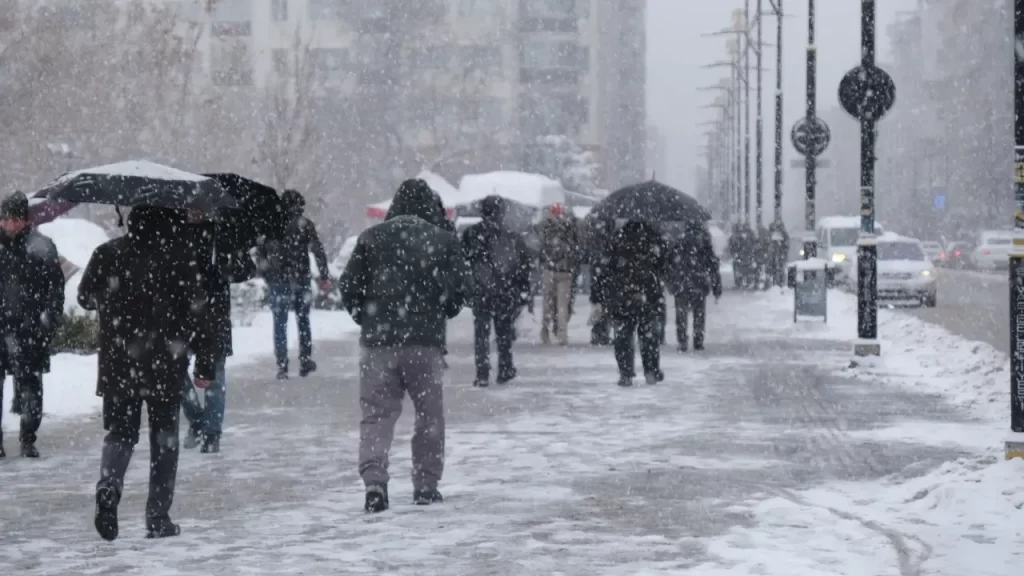 Sivas’ta Yoğun Kar ve Soğuk nedeniyle vatandaşlara destek çağrısı