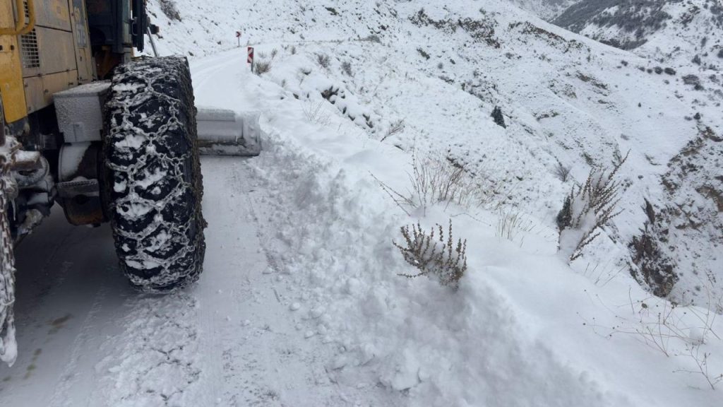 Sivas’ta Yoğun Kar Yağışı Ulaşımı Vurma Noktasında
