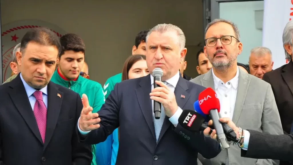 Soma’da Yeni Stadyum Açıldı: 6 Bin Kapasiteli Modern Tesisi Hizmete Sunuldu