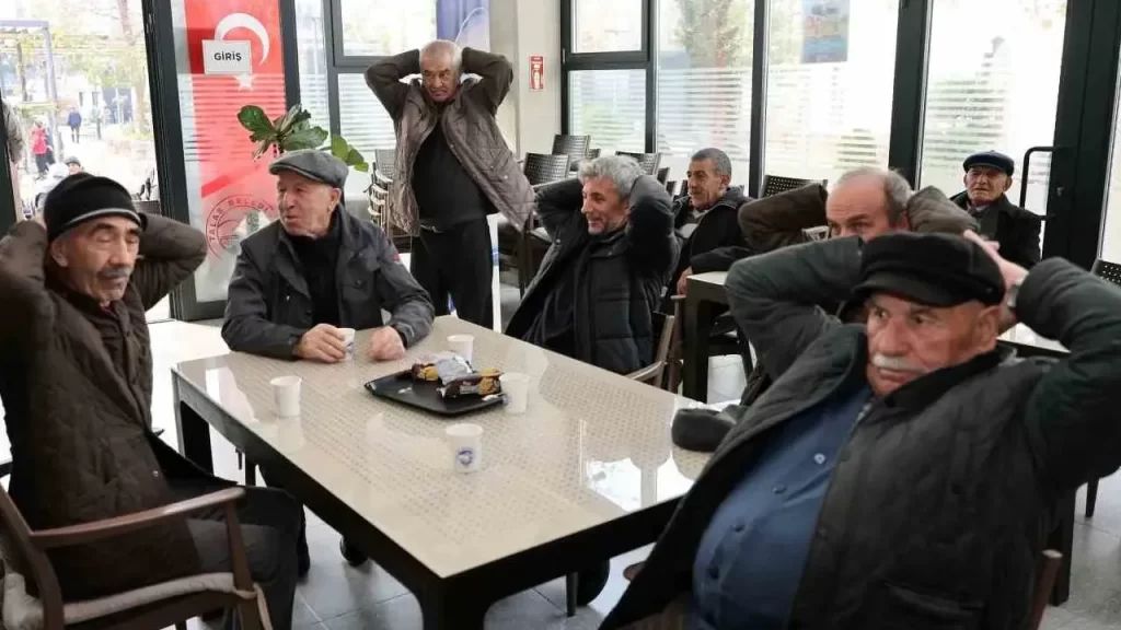 Talas’ta Yaşlılarla Hareket ve Mutluluk Etkinlikleri