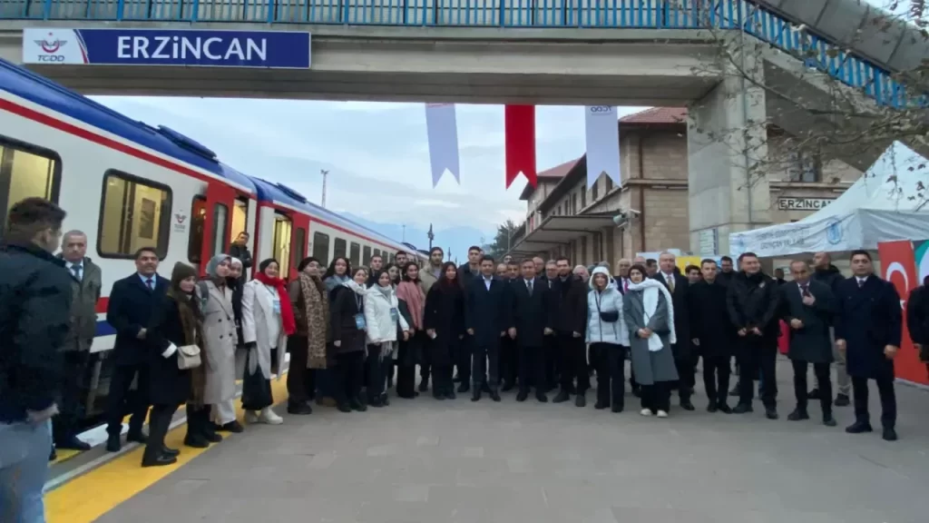 Turistik Doğu Ekspresi Erzincan’a Ulaştı: 42 Öğrenciyle Deniz-İç Anadolu Gezisi