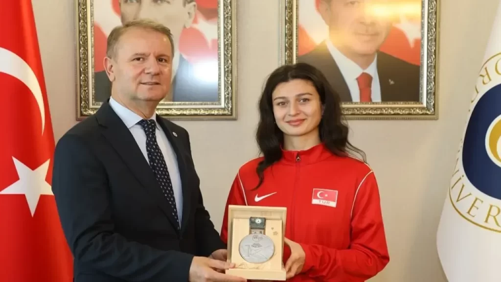 Türkiye’yi Deaflympics’te Temsil Eden İlkim Zehra Yılmaz Gümüş Madalya Kazandı