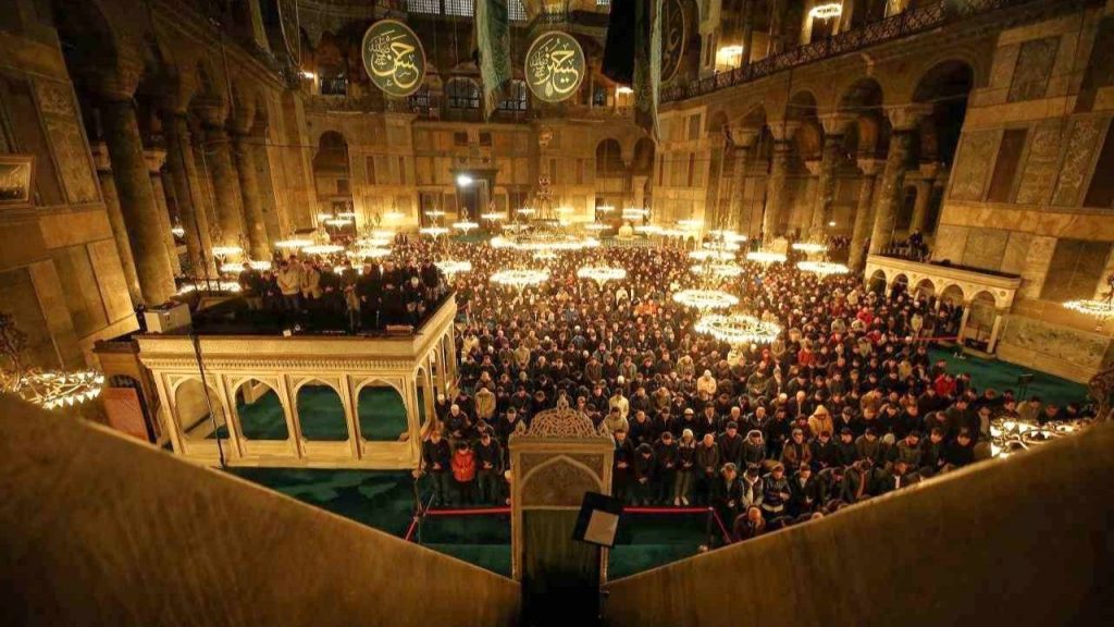 Üç Aylar Başlıyor: Regaib, Miraç ve Berat Kandilleri Yaklaşıyor