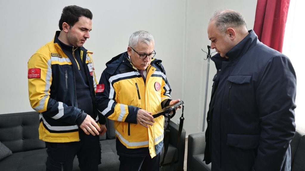 Vali Şimşek, Acil Sağlık Çalışanlarının Haftasını Kutladı