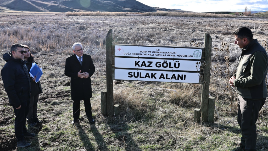 Vali Yılmaz Şimşek Kaz Gölü’nde doğa incelemesi yaptı