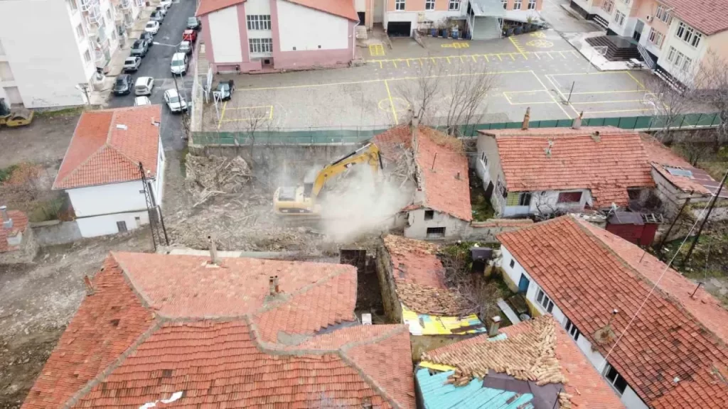 Yozgat’ta Riskli Yapıların Yıkım Çalışmaları Hızlandı