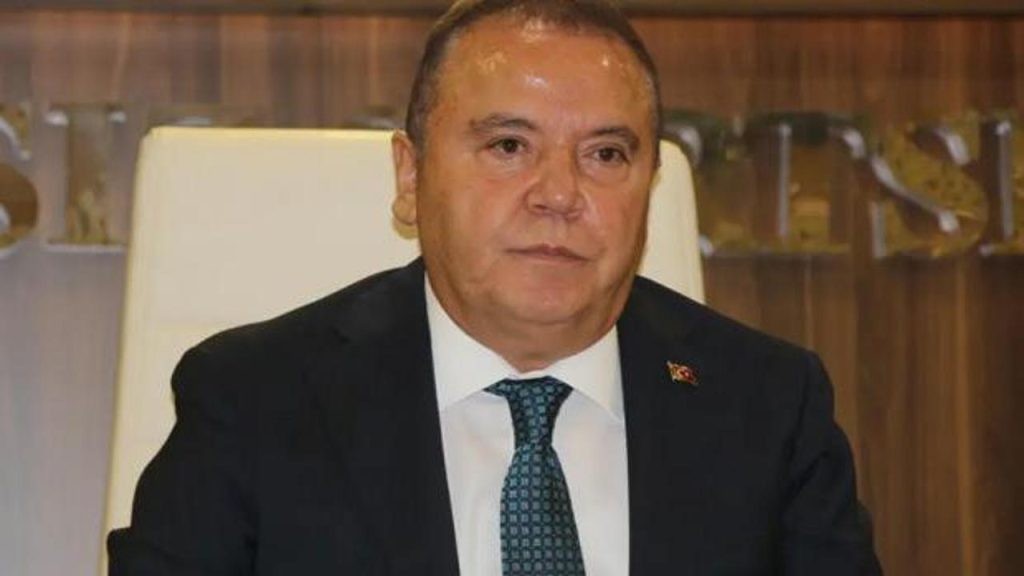 Antalya Büyükşehir Belediye Başkanı Böcek, cezaevinde rahatsızlandı