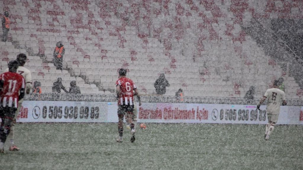Çağlayan Menderes Elazığspor’la sözleşme imzaladı