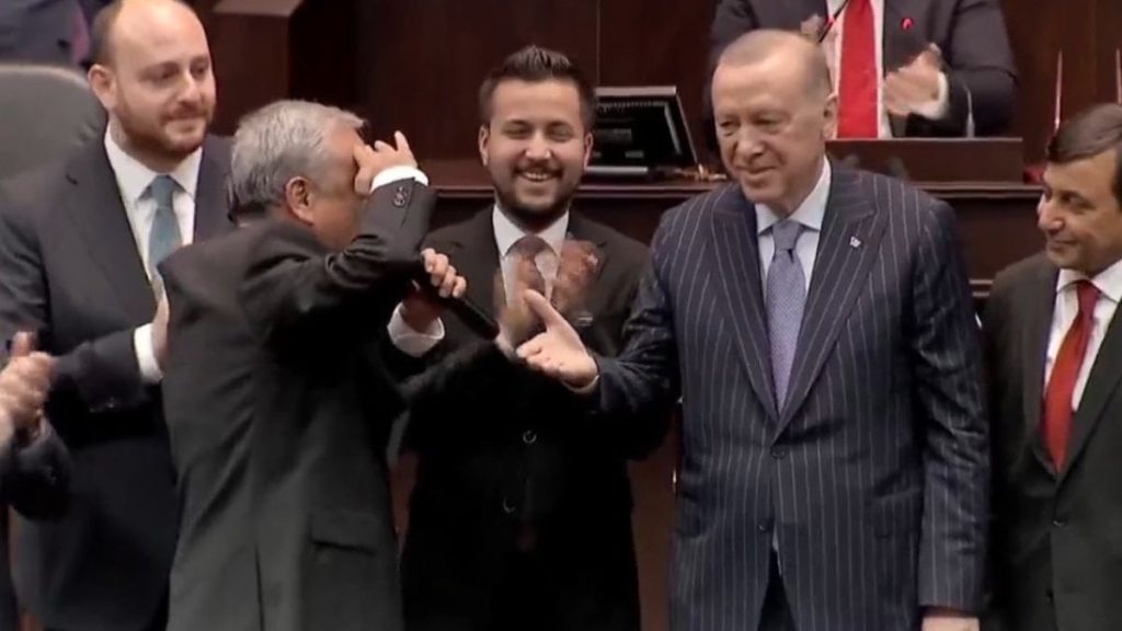 Erdoğan, TBMM’de Partililere Seslendi, Yeni Milletvekilleri Rozetlerini Takıldı