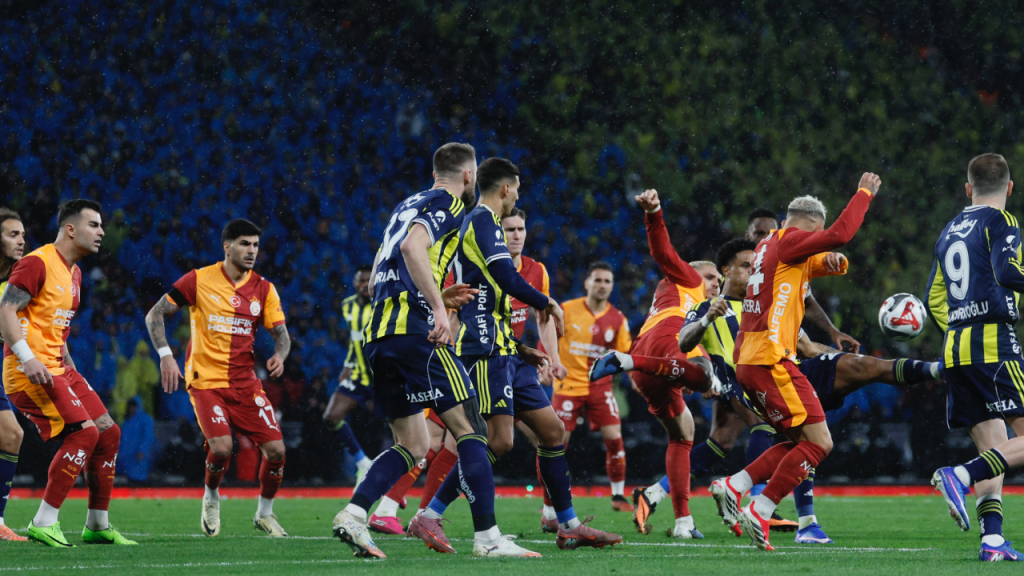 Fenerbahçe, Süper Kupa Finalinde Galatasaray’ı 2-0 mağlup etti