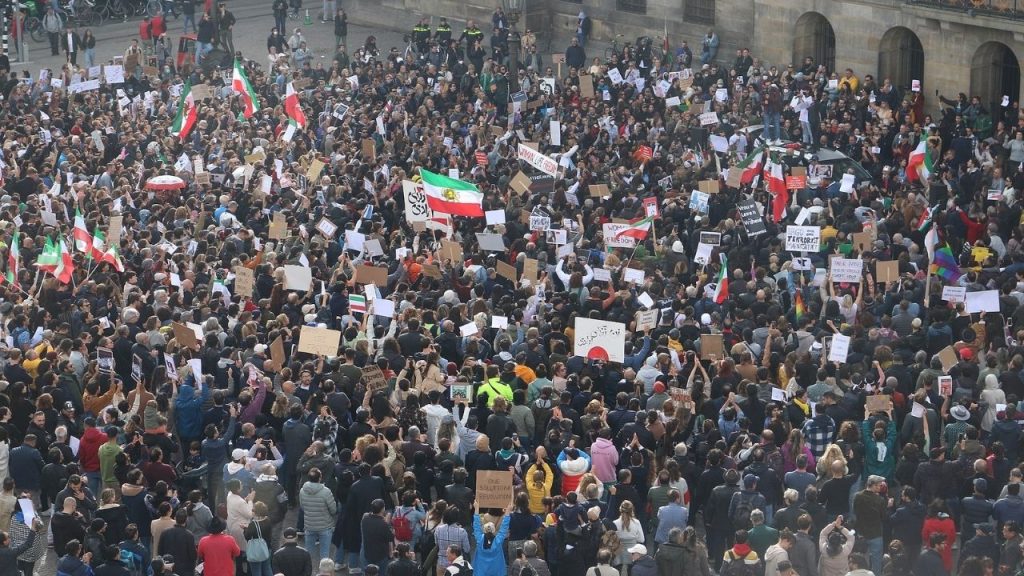İran’daki Protestolar Sebebiyle AB Ülkelerinden Seyahat Uyarıları