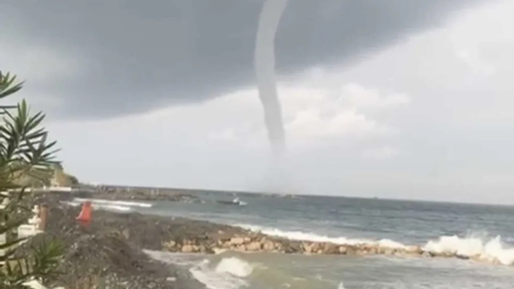 İskenderun ve Samandağ kıyılarında hortum ve fırtına etkili oldu