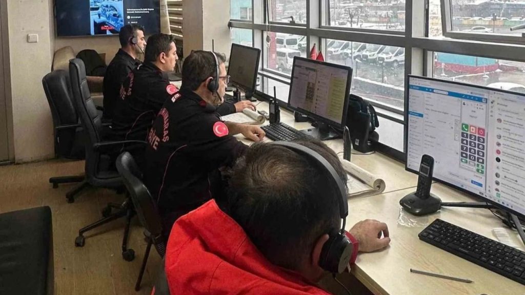 Kahramanmaraş’ta karla mücadele 24 saat aralıksız devam ediyor