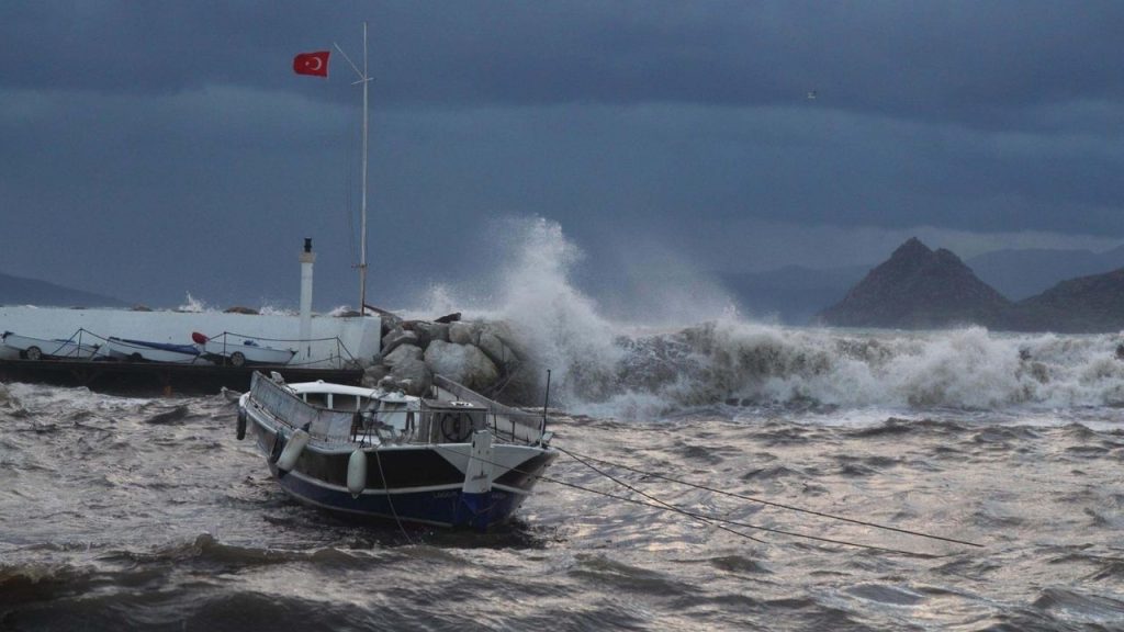 Kaş’ta Şiddetli Fırtına Etkili Oldu, Hasar Gün Yüzüne Çıktı