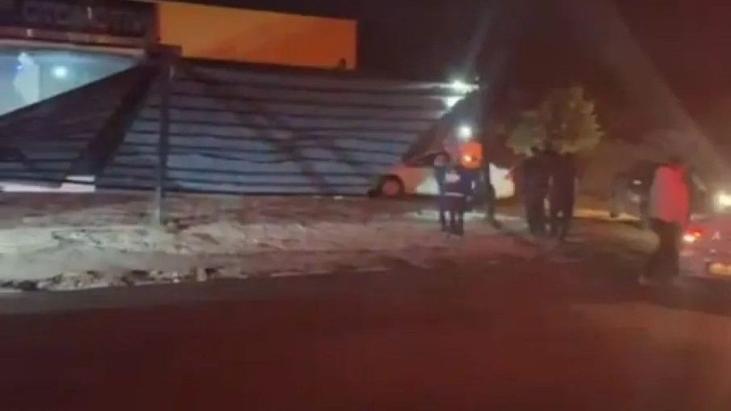 Kozan’da şiddetli fırtına yağan bölgede aşırı hasar oluştu