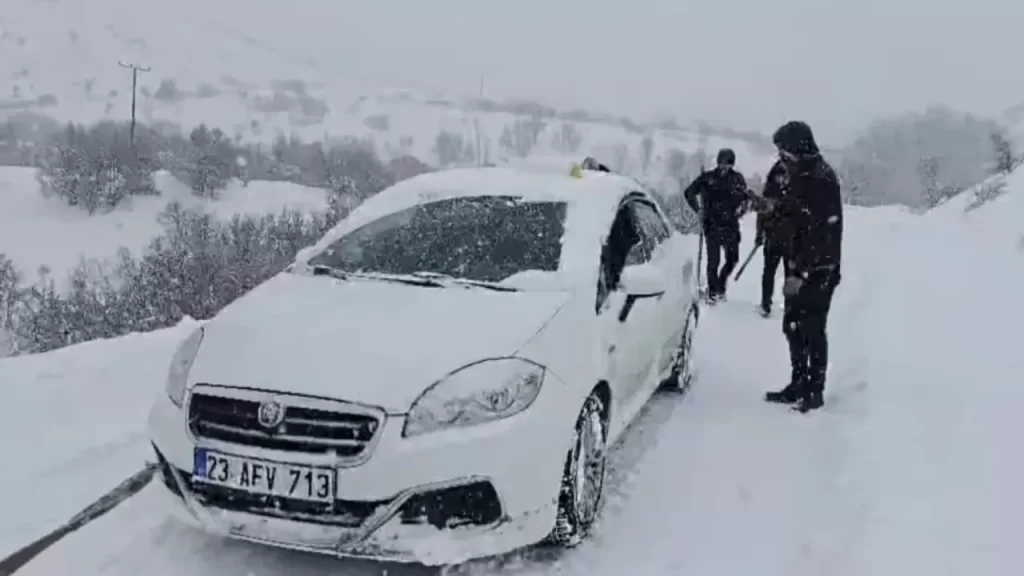 Malatya’da karla mücadele çalışmalarında 117 mahallenin yolu açıldı