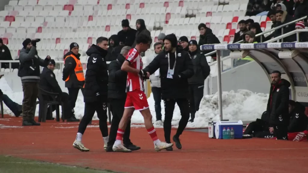 Özkan Yiğiter, Erzurumspor FK maçında disipline sevk edildi