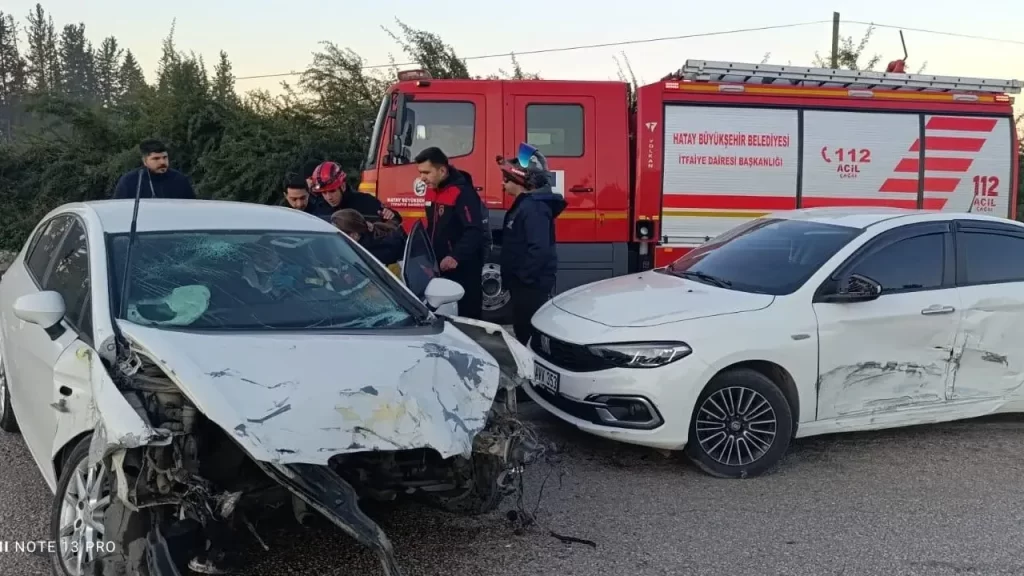 Payas’ta Trafik Kazası: 4 Yaralı Hastaneye Kaldırıldı