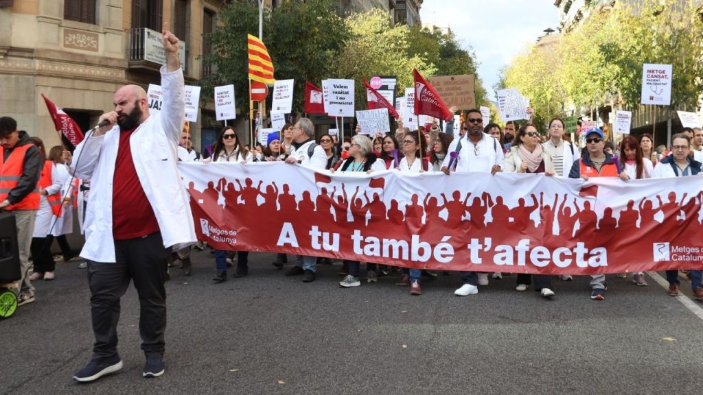 Sağlık Bakanlığı’nın yeni tüzüğü sağlık çalışanlarının tepkisini çekti