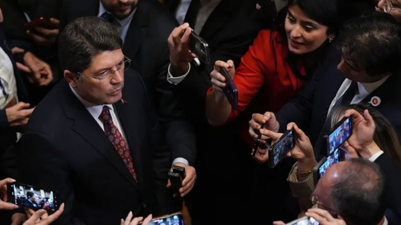 Türk Bayrağı Saldırılarına Adli İşlem Başlatıldı