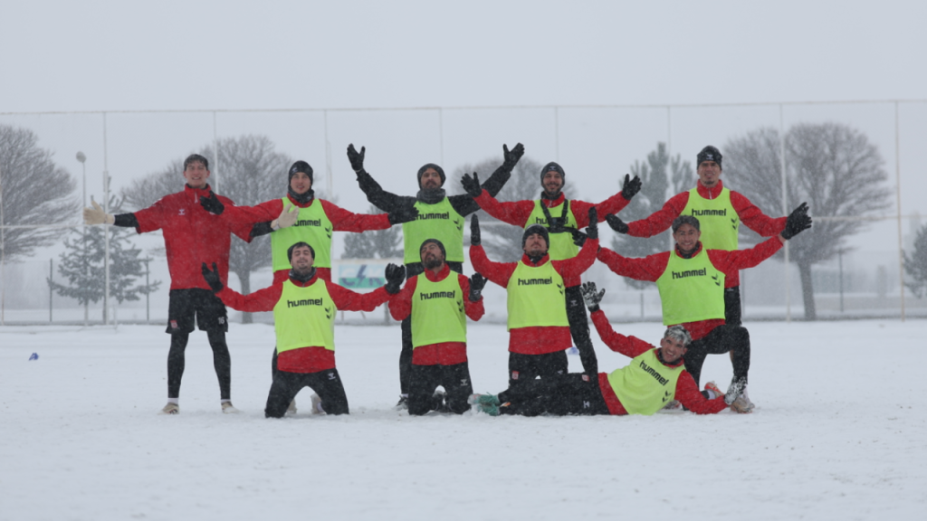 Sivasspor Amedspor Maçı İçin Zorlu Kış Koşullarında Çalıştı