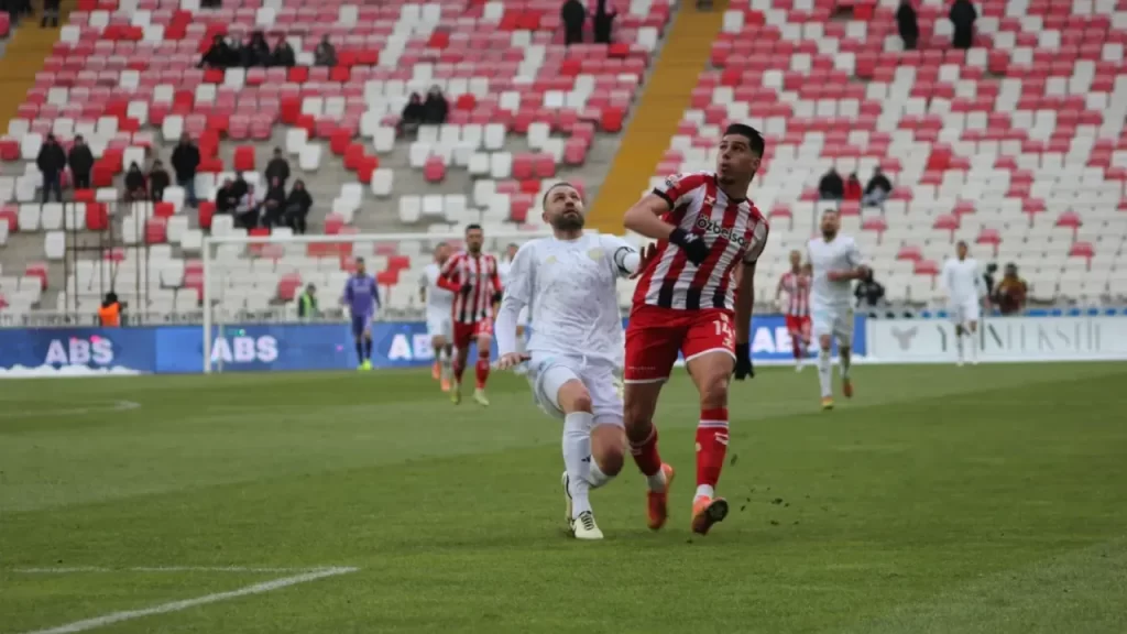 Sivasspor-Erzurumspor Maçı Gelişmeleri ve Kritik Anlar