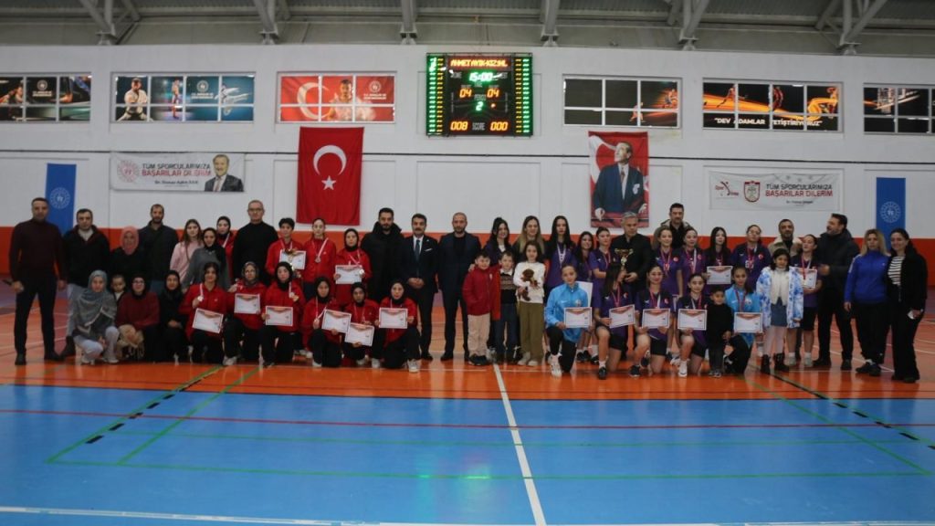 Sivas’ta Gençler Arası Futsal İl Birinciliği Heyecanı Sona Erdi