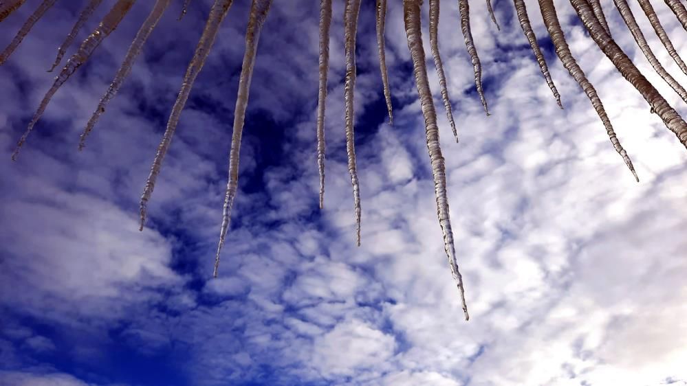 Sivas’ta Kar ve Buz Sarkıtları Tehlike Oluşturuyor