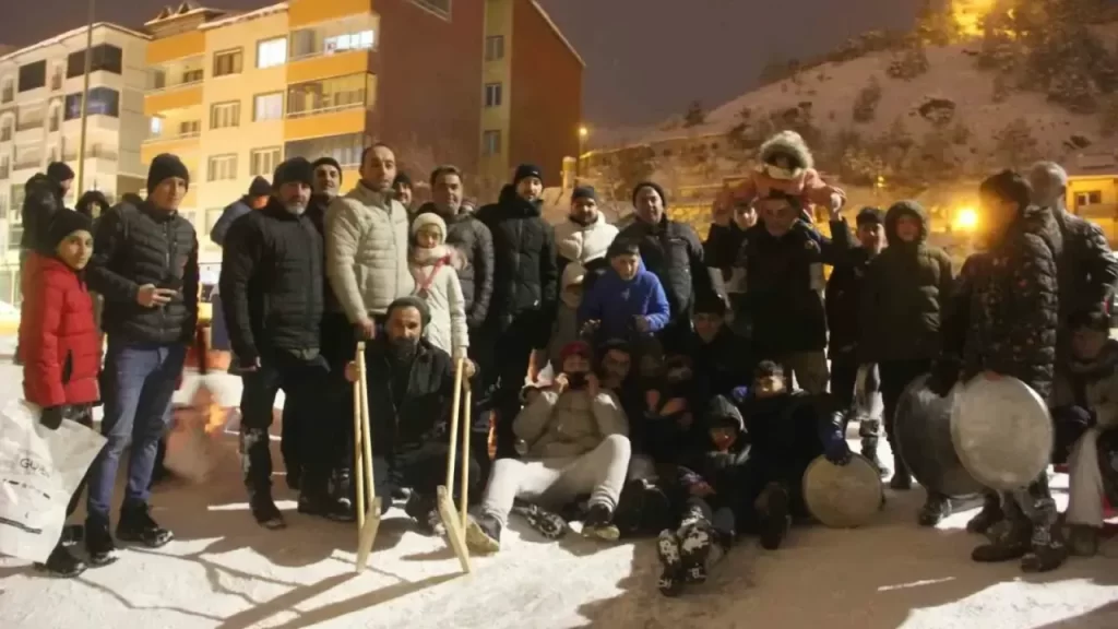 Sivas’ta Kar Yağışı Sokakları Beyaza Bürüdü