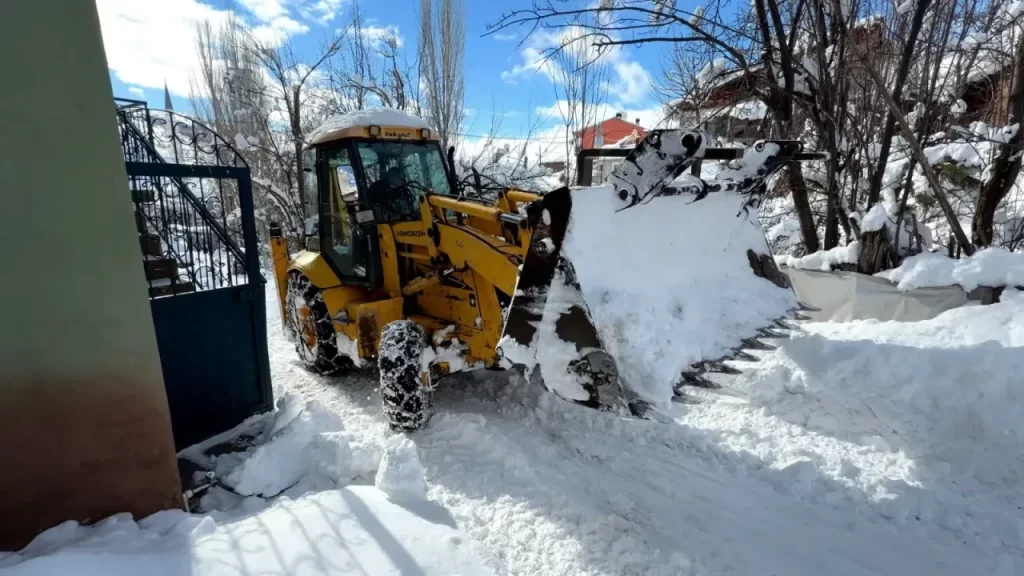 Sivas’ta Kar Yağışı ve Ulaşım Sorunu Derinleşiyor