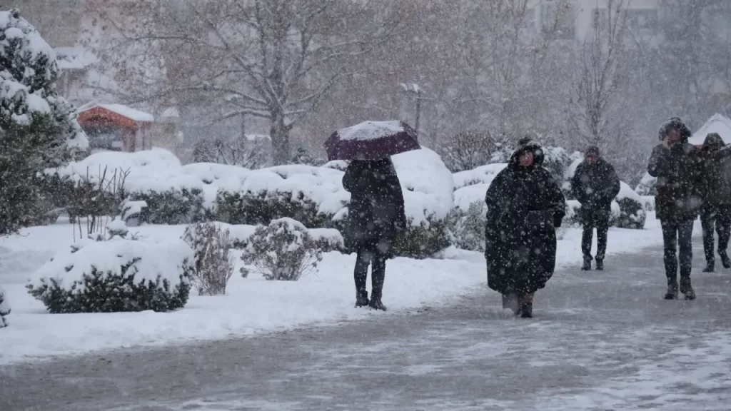 Sivas’ta Kuvvetli Kar Yağışı ve Ulaşım Uyarısı