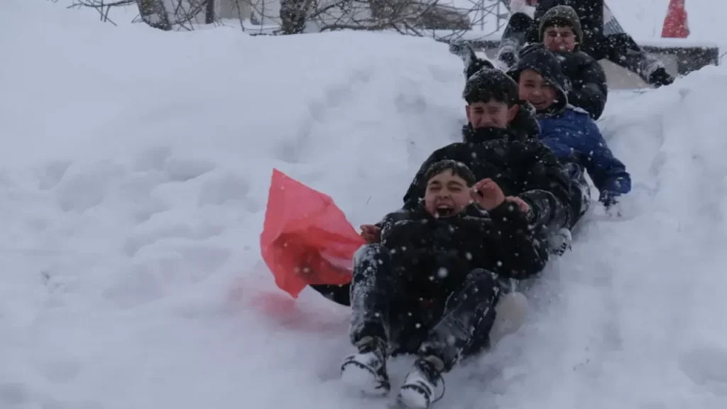 Sivas’ta olumsuz hava koşulları eğitimleri aksattı