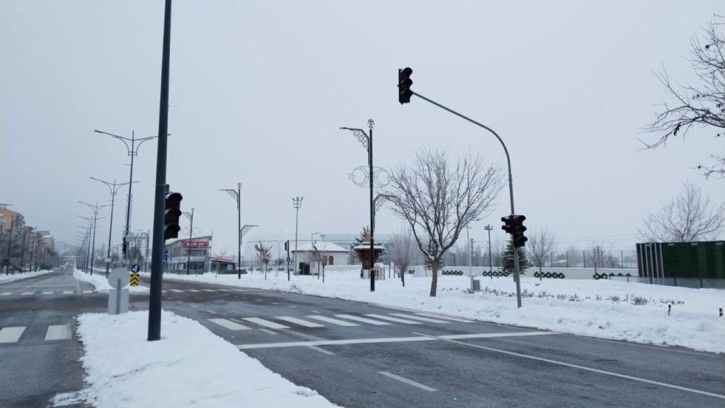 Sivas’ta Soğuk Hava Trafik Akışını Etkiledi