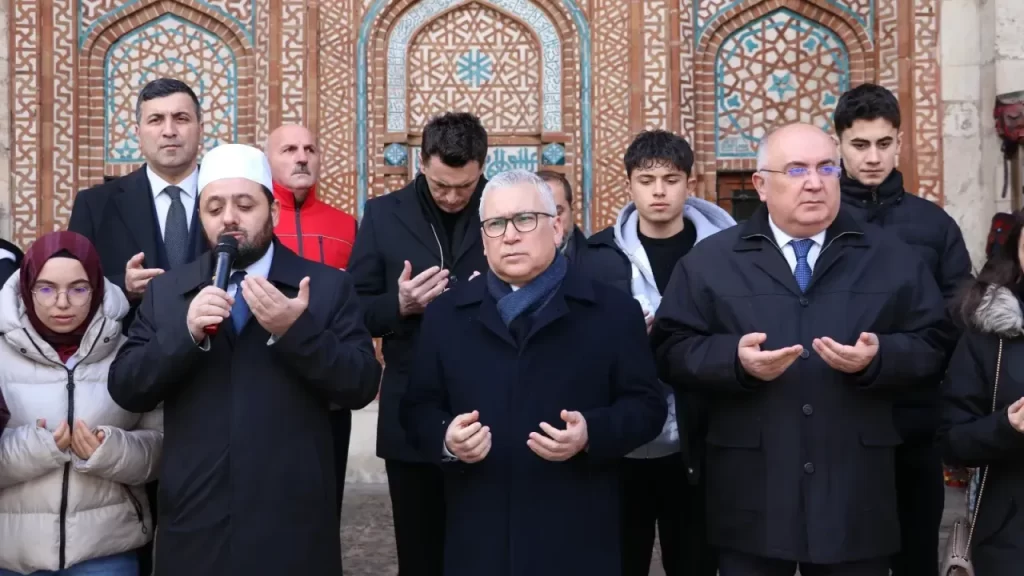 Sivas’ta Sultan İzzeddin Keykavus anıldı, kuran ve dualarla yad edildi