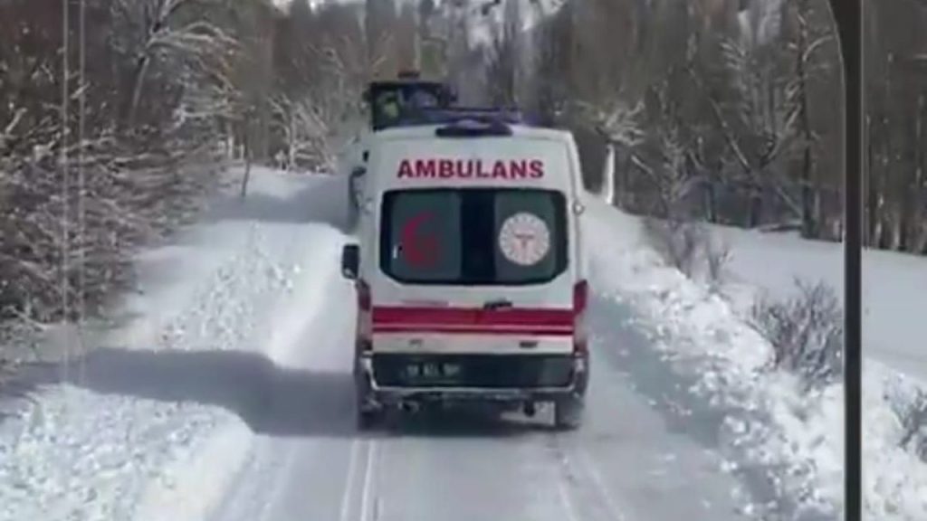 Sivas’ta ulaşım sağlandı, ambulans bölgeye sevk edildi
