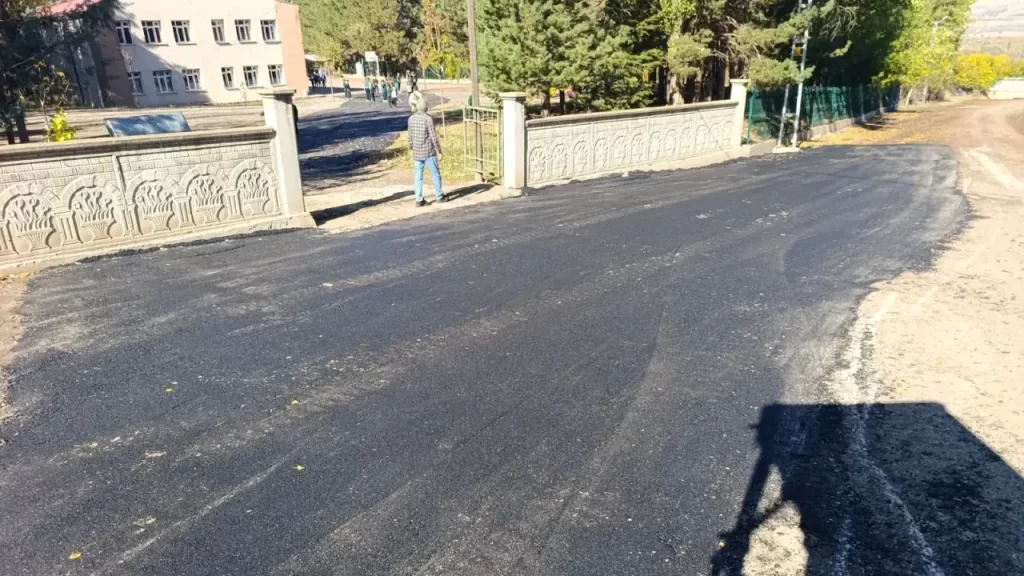 Sivas’ta Yıl Boyunca Yol Bakım ve Onarım Çalışmaları