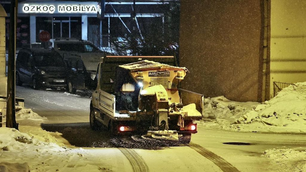 Sivas’ta yoğun kar öncesi belediyeden etkili hazırlıklar